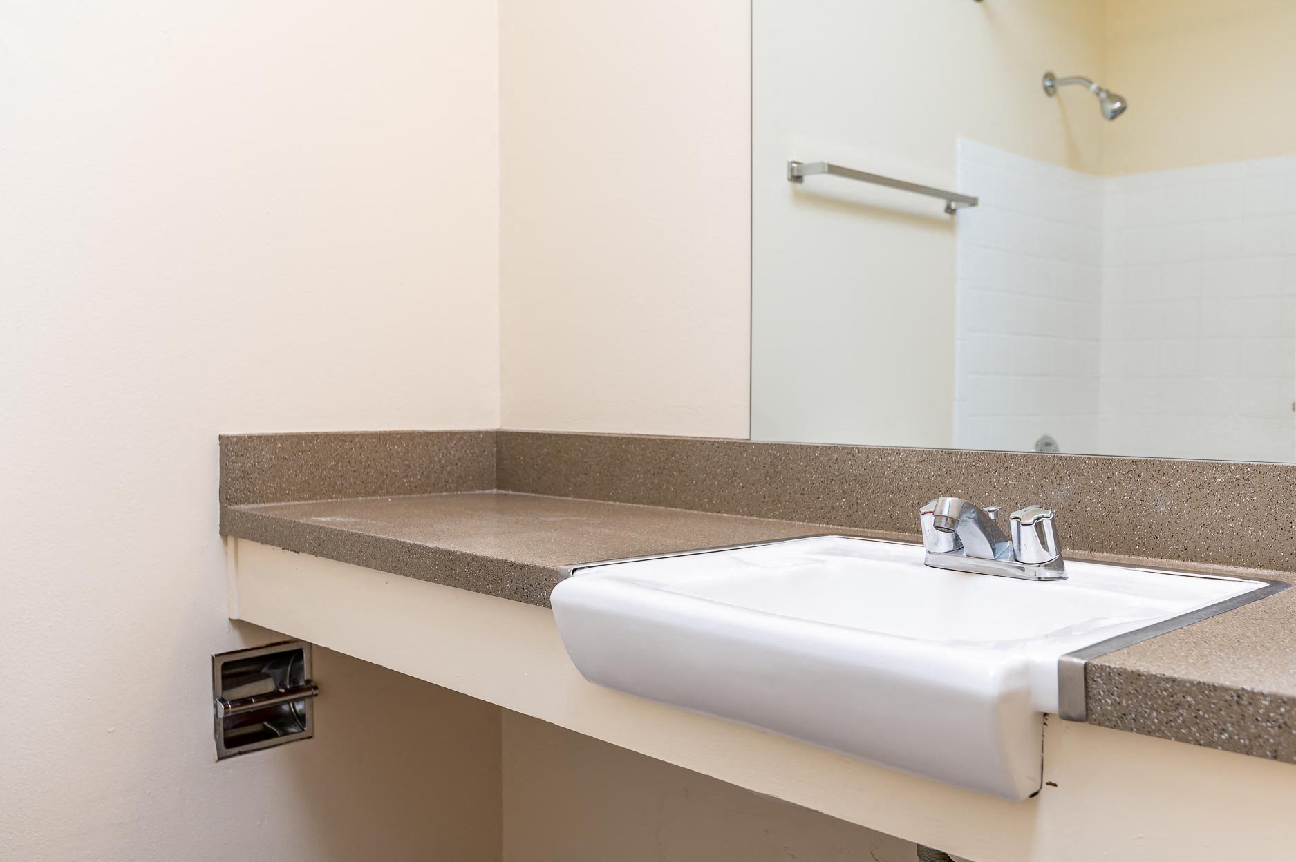 Raleigh Scholls | Bathroom