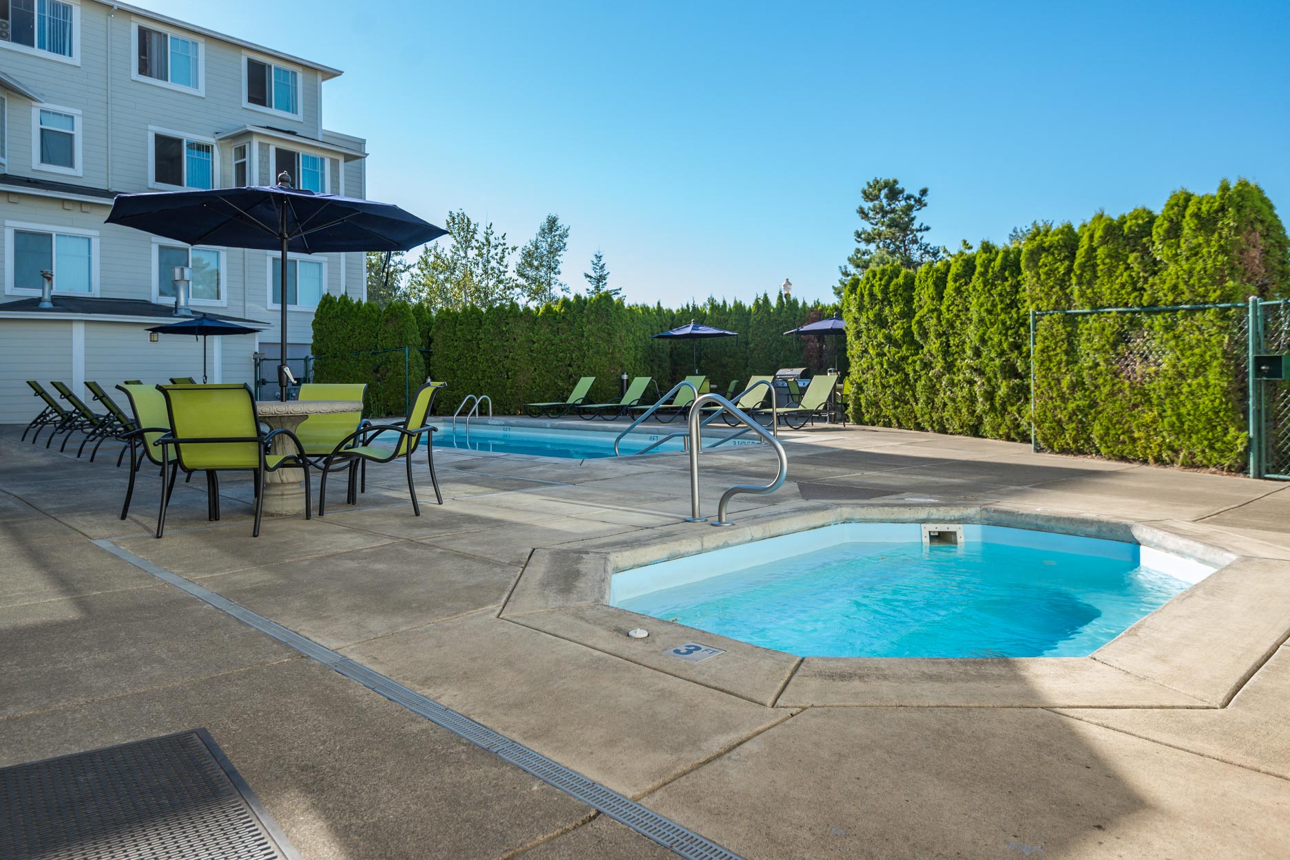 Chinook Way Apartments | Two Bedroom Aspen | Hot Tub