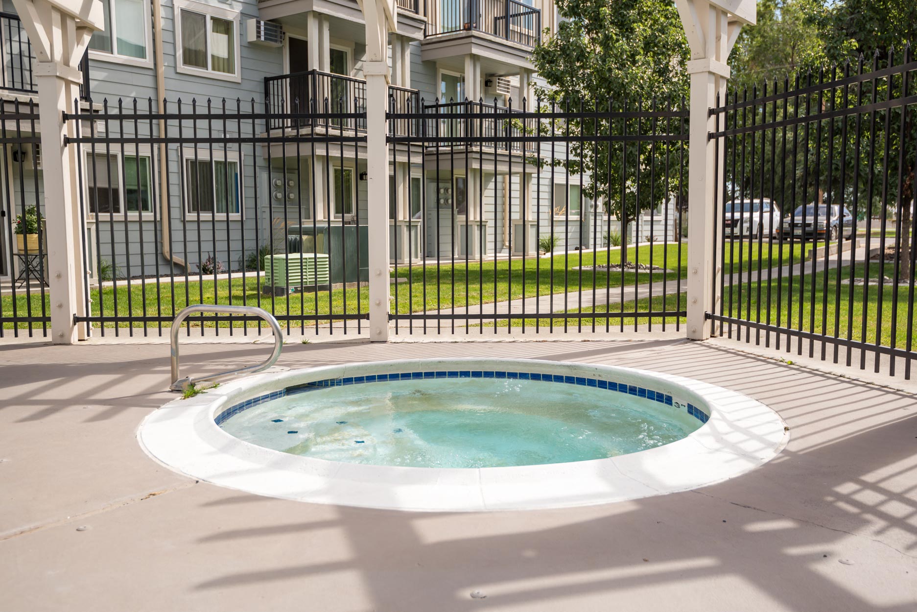 Sunset Apartments | Outdoor Hot Tub