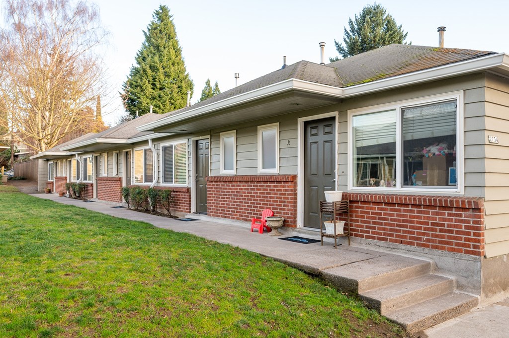 Clinton Court| Exterior