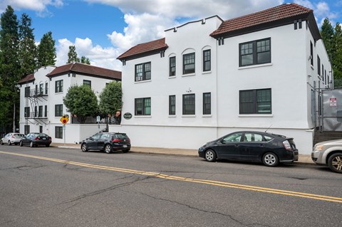 Mississippi Court | Exterior