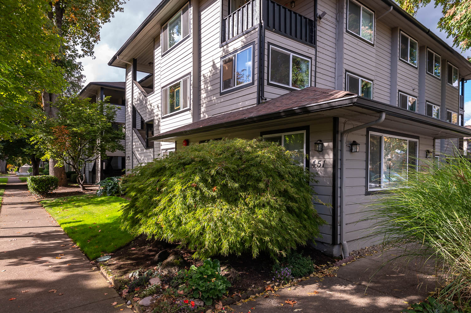 Broadway Center | Exterior Building View