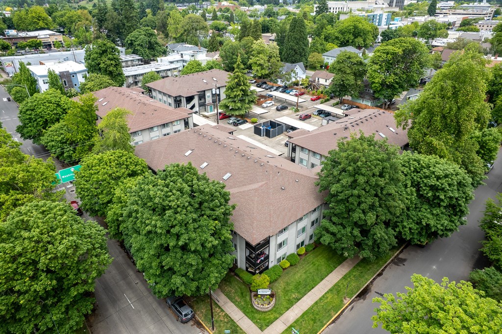 Broadway Center | Exterior