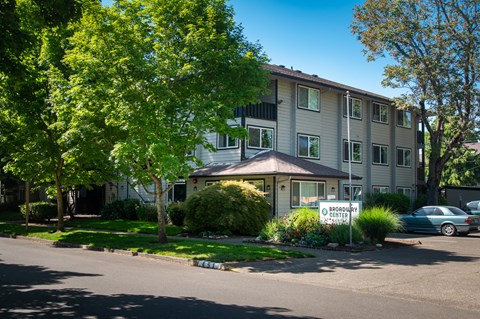 Broadway Center | Exterior Building View