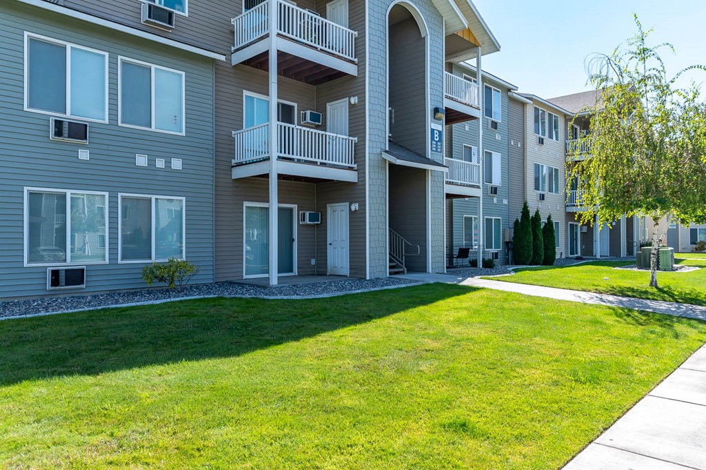 Center Pointe | Exterior Building