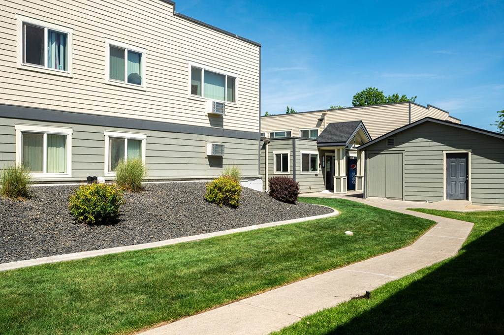 Americana | Exterior