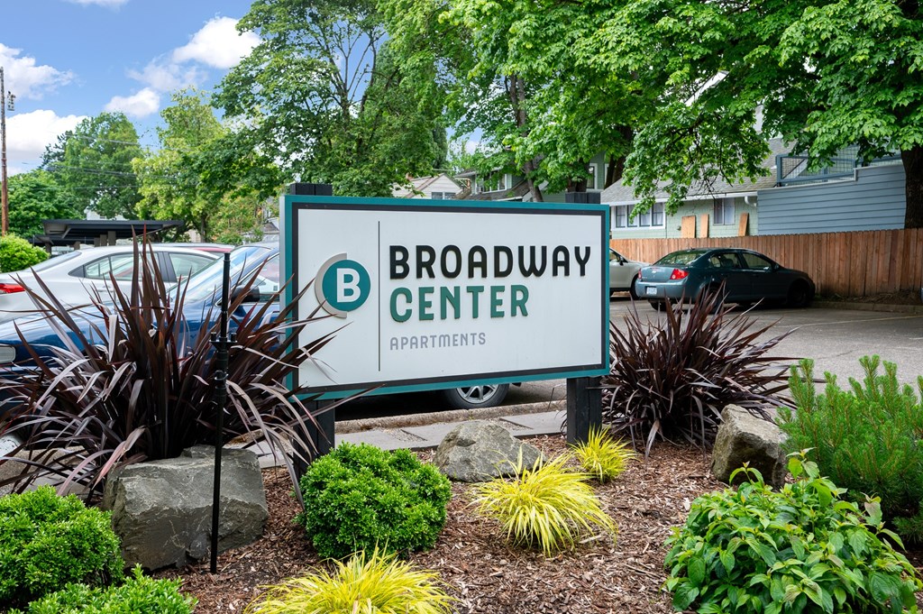 Broadway Center | Exterior