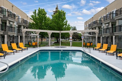 Sunset Apartments | Outdoor Seasonal Pool
