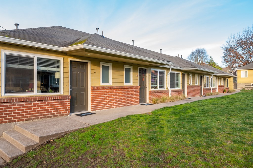 Clinton Court| Exterior