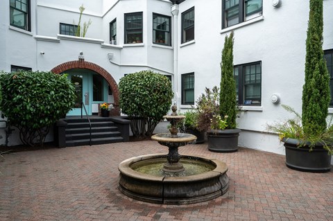 Mississippi Court | Exterior