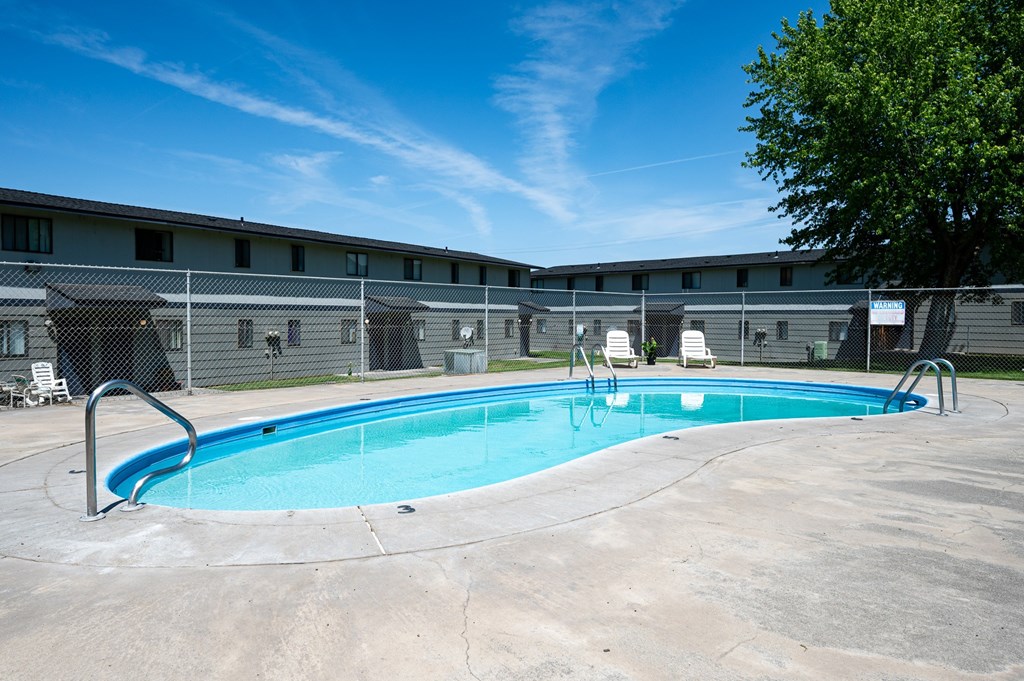 A swimming pool in a sunny day.