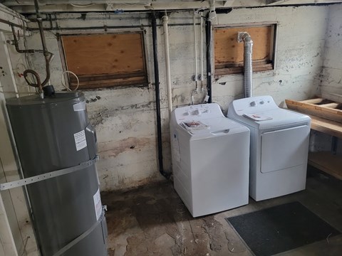 A room with a washing machine and dryer in it.