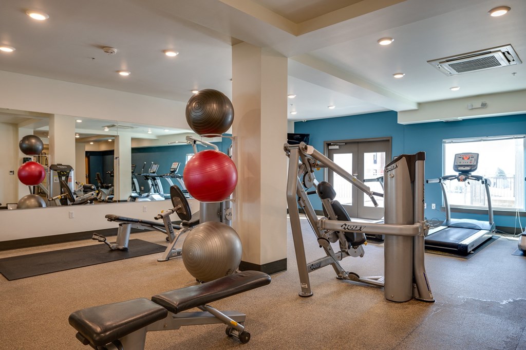 the gym at the wheaton apartments in wheaton