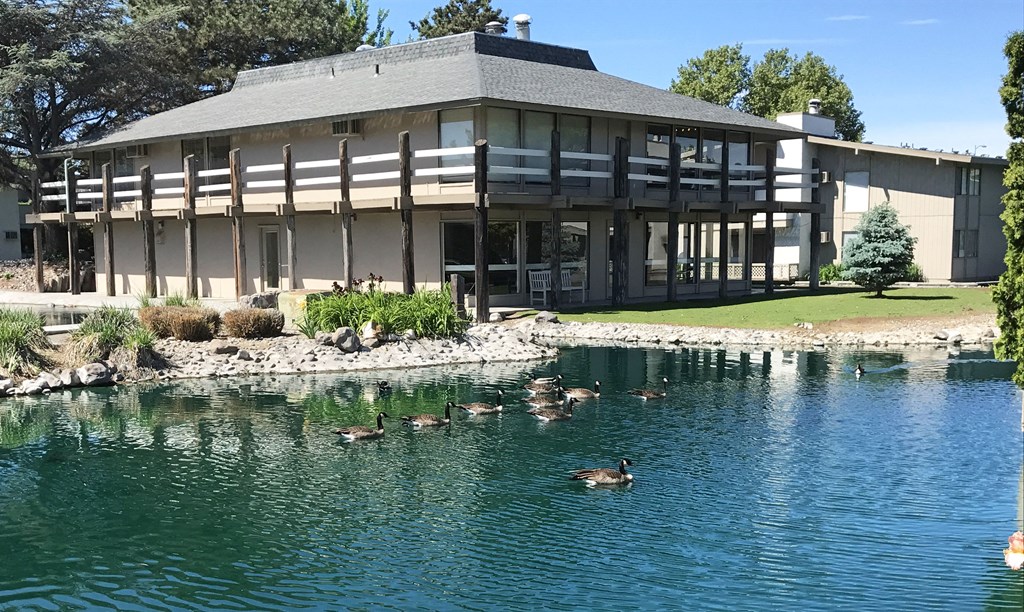 Exterior Lakeside Apartments in Kennewick, WA
