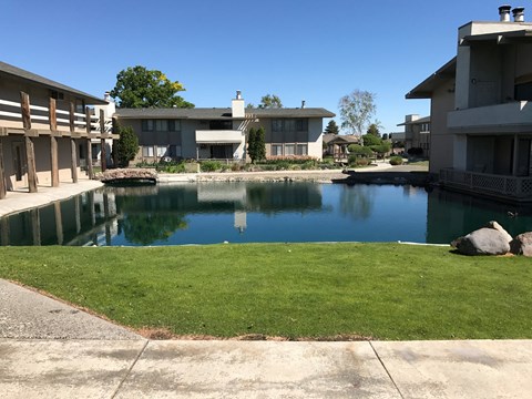 Exterior Lakeside Apartments in Kennewick, WA