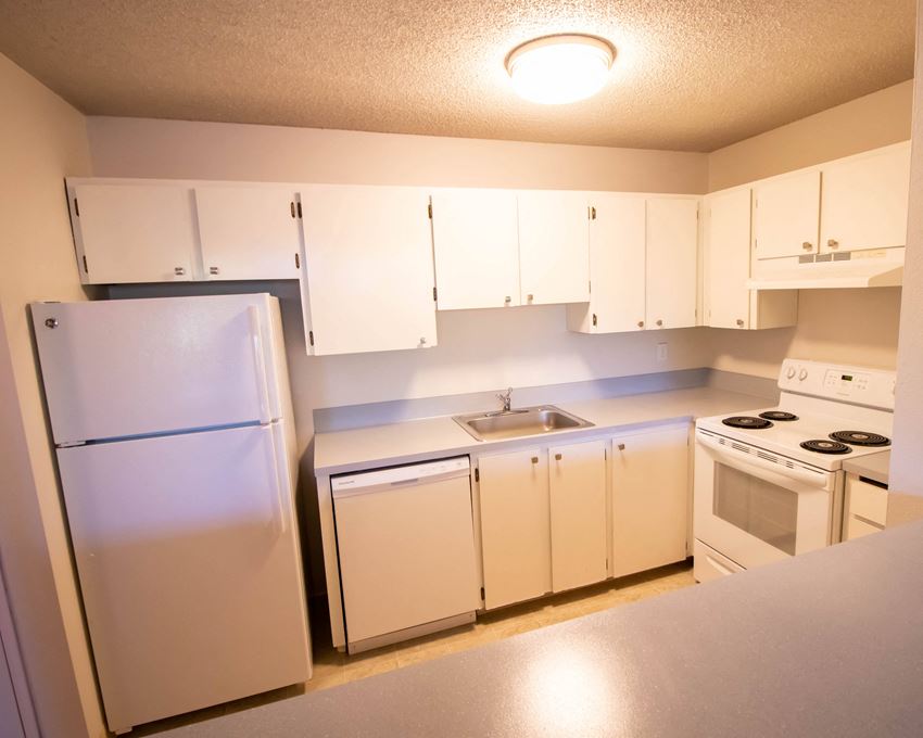 3737 SW 87th Ave 1-2 Beds Apartment for Rent - Photo Gallery 1