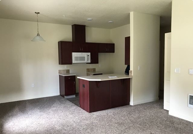 4705 NE Leverich Parkway 1-2 Beds Apartment for Rent