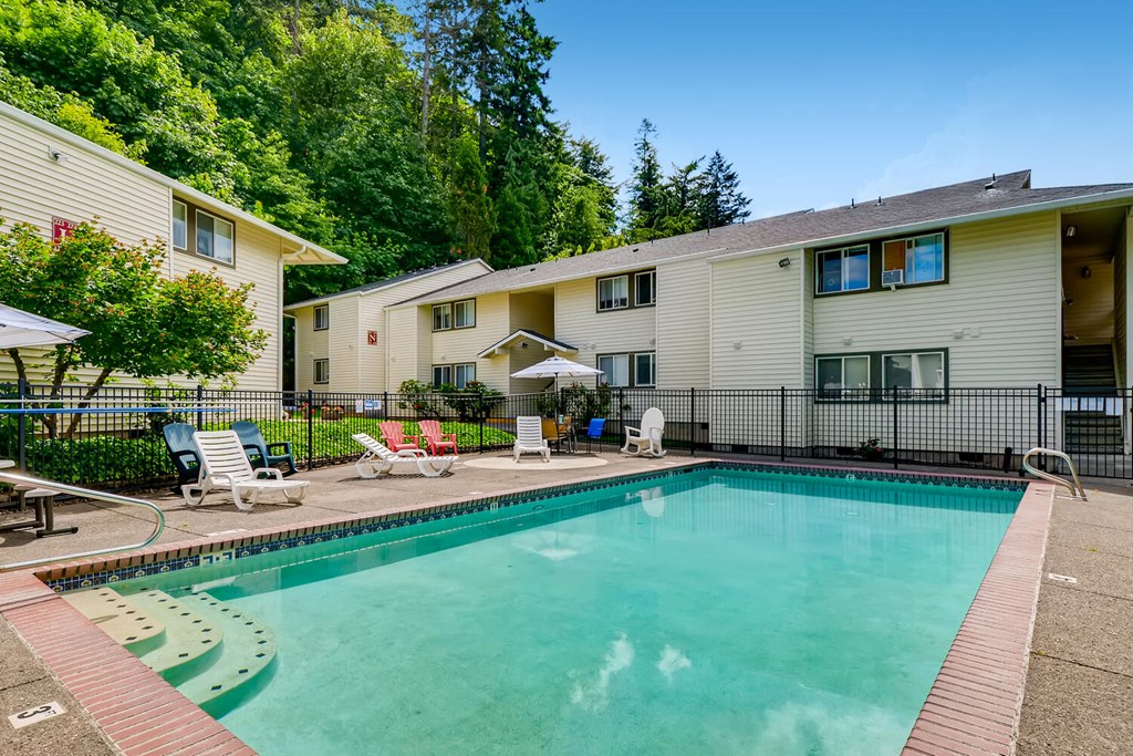 Mountain Knolls | Outdoor Seasonal Pool