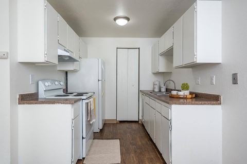 Sedona| Kitchen with White Cabinets