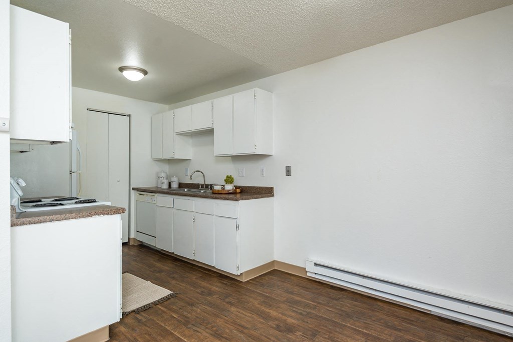Sedona| Kitchen with White Cabinets