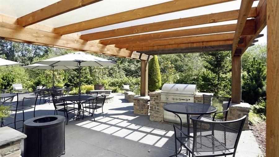 Murrayhill Park Apartments | Outdoor Community Space