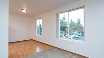 Davis Street | Dining Area - Photo Gallery 4