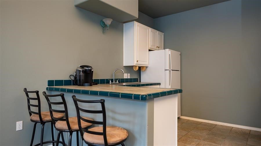 Courtyards at Fairview | Kitchen and Dining