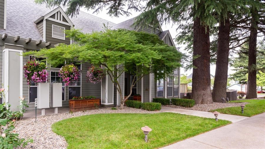 Courtyards at Fairview | Exterior