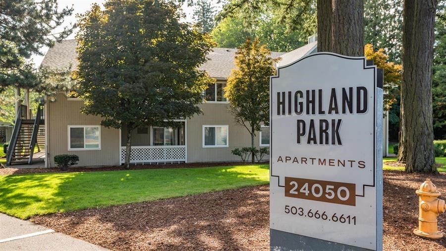 Highland Park | Monument Sign
