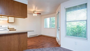 Park Creek Village | Dining Space - Photo Gallery 3