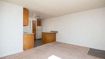 Douglas Square | Dining Area - Photo Gallery 3