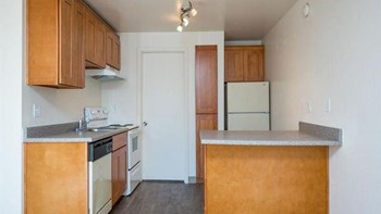 Douglas Square | Kitchen - Photo Gallery 4