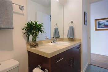 Reliable Apartments | Bathroom - Photo Gallery 7