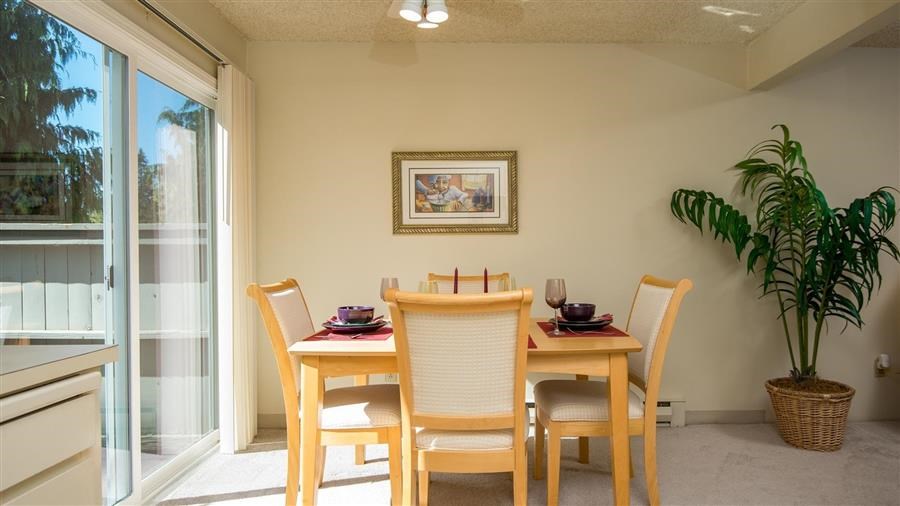 Scotsboro Square | Dining Space