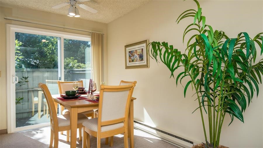 Scotsboro Square | Dining Space