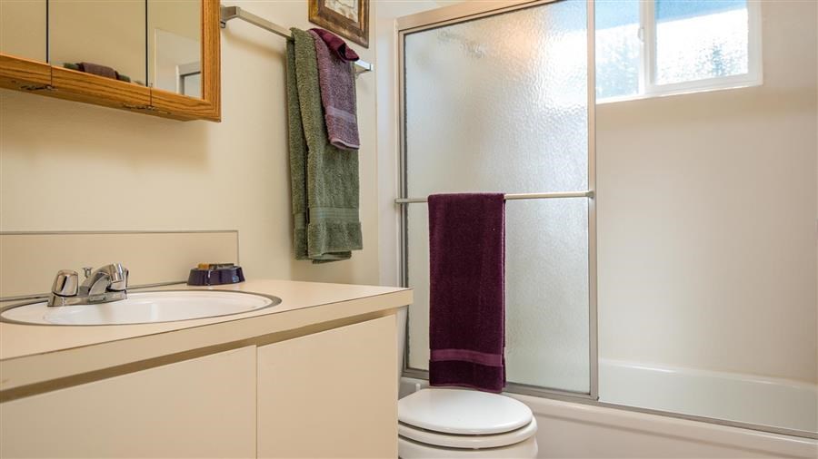 Scotsboro Square | Bathroom