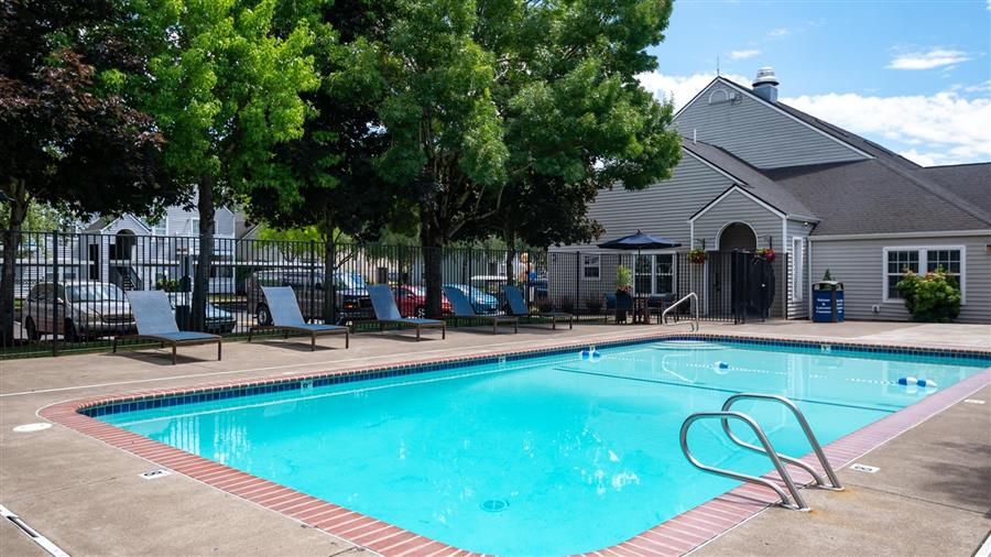Lancaster Commons | Outdoor Pool