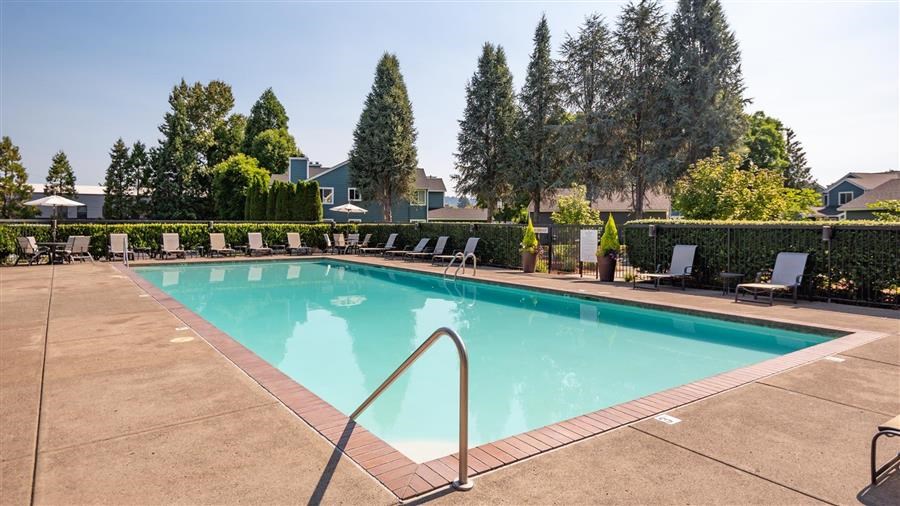 Street Village | Pool