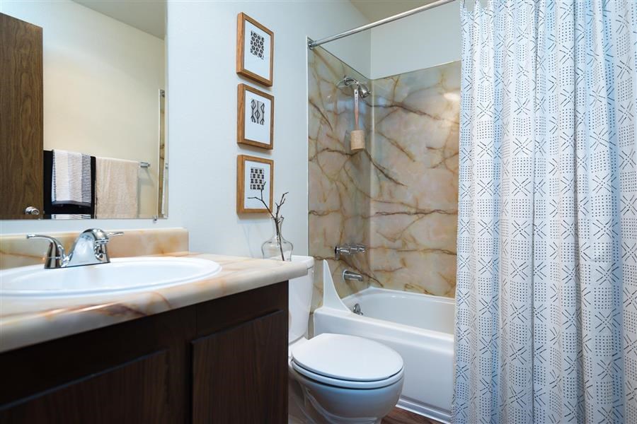 St James on Hall | Bathroom