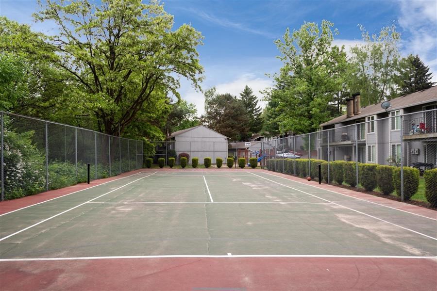 St James on Hall | Exterior