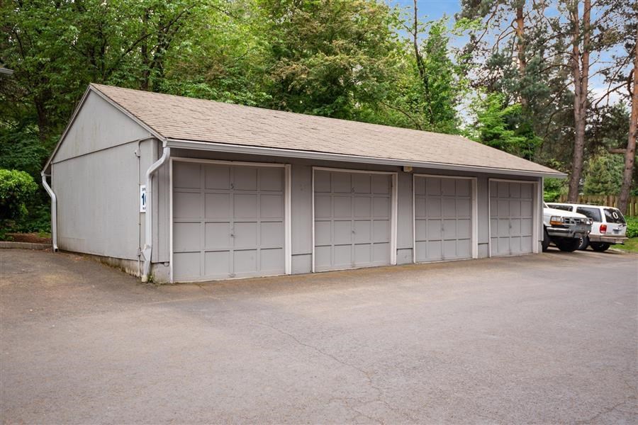 St James on Hall | Exterior