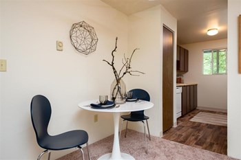 St James on Hall | Dining Space - Photo Gallery 6