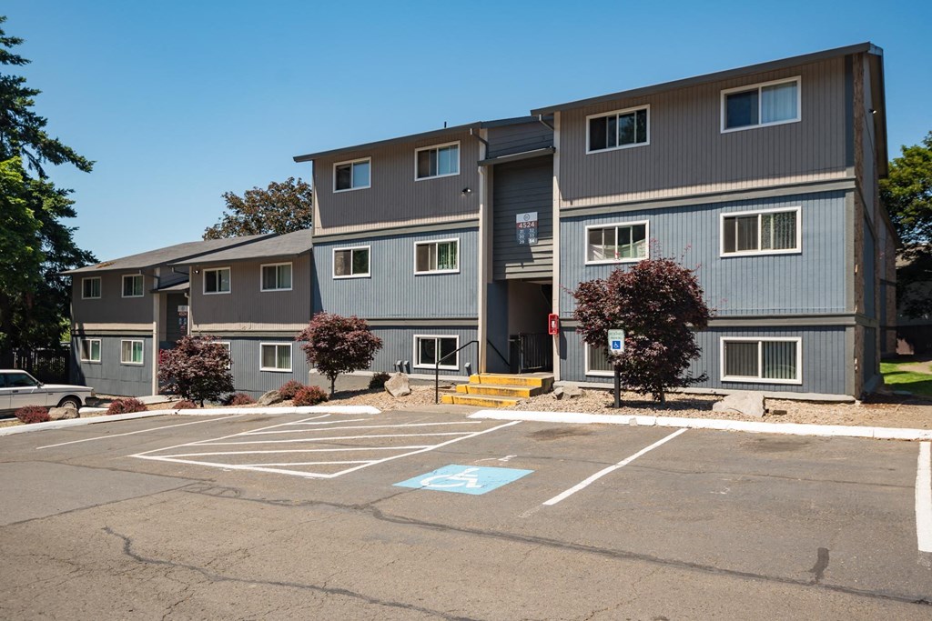 Oak Grove Exterior Three Story