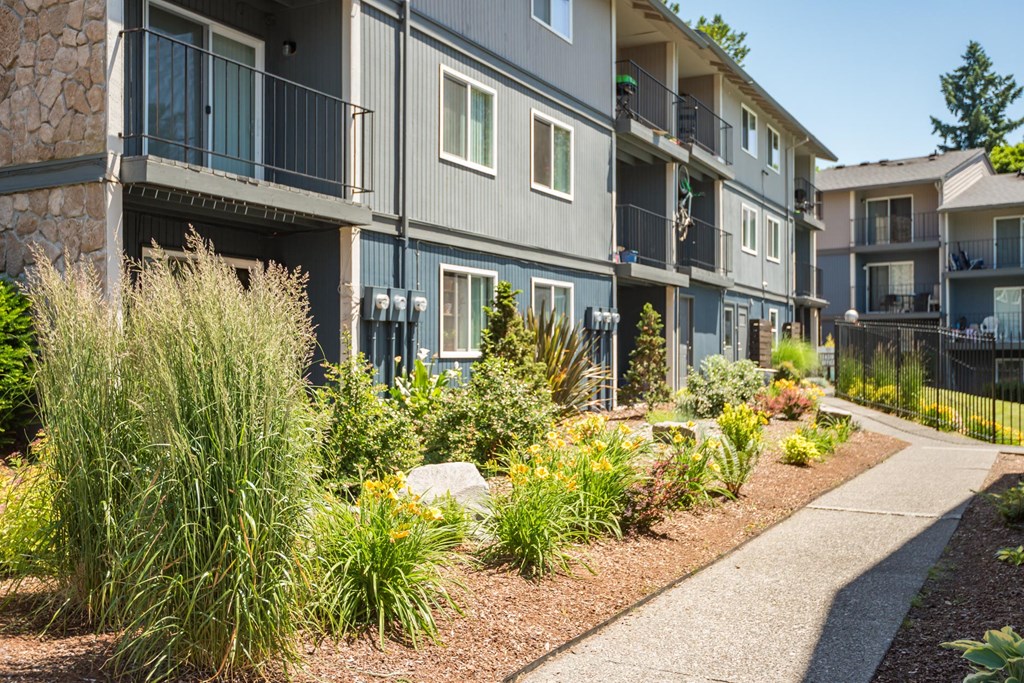 Oak Grove Exterior Landscaping Oak Grove Exterior Landscaping