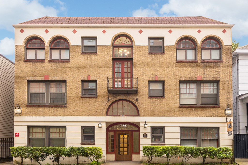 the building in which the hotel is located