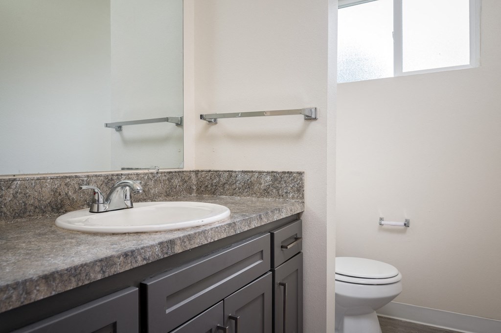 56 Commons | Bathroom