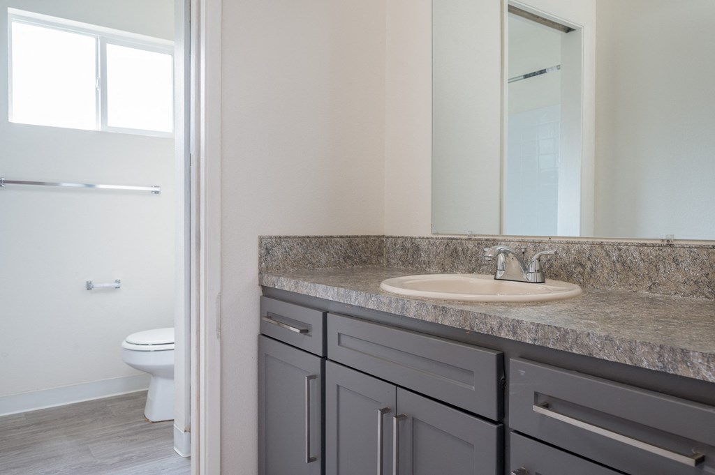 56 Commons | Bathroom