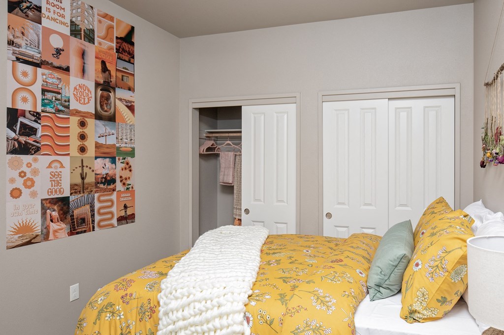 The Quad | Fully Furnished Bedroom The Quad near OSU - Apartments in Corvallis, OR with wall to wall carpet, white walls, and access to the bathroom