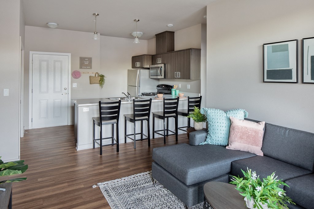 OSU Apartments in Corvallis, OR - Modern Living With Stylish Decor, Hardwood Flooring, and Breakfast Bar.