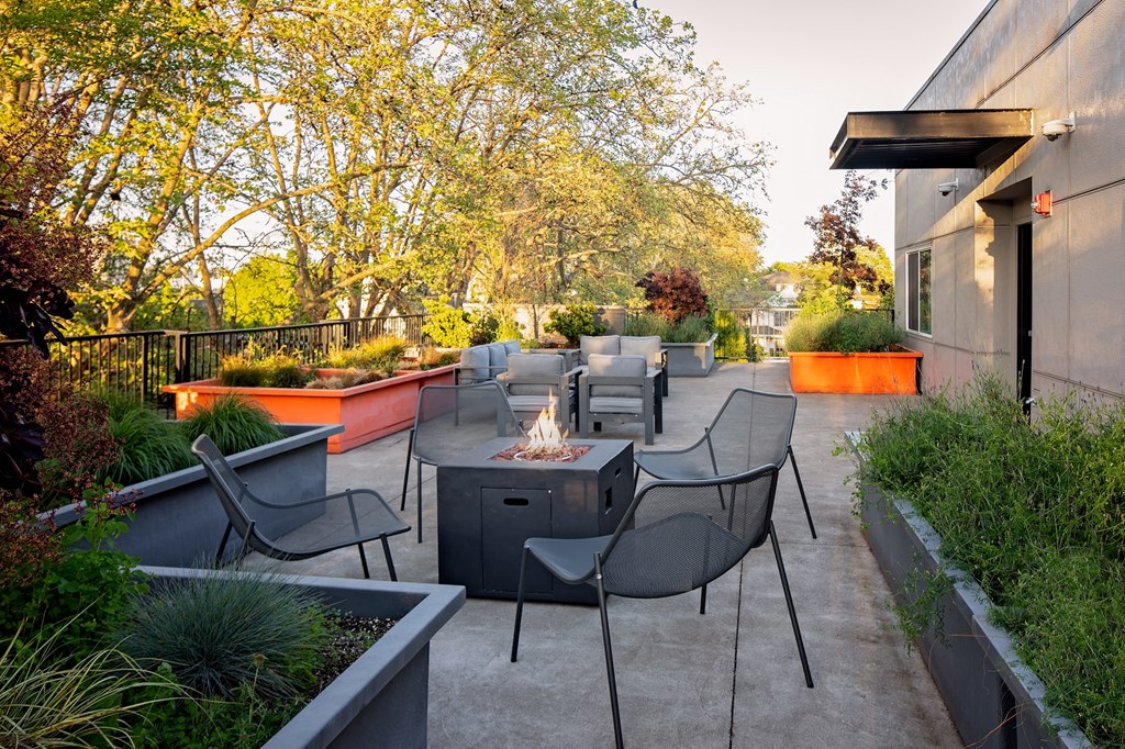 Quad-Corvallis-Rooftop-Lounge-Fireplace-Seating